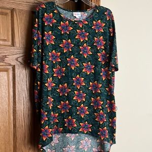 BNWOT LulaRoe Top Size Small